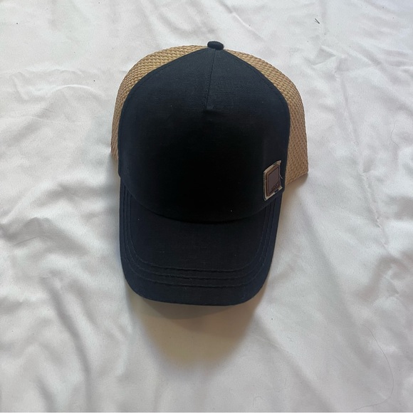 Super Cute Roxy Hat - Picture 2 of 4